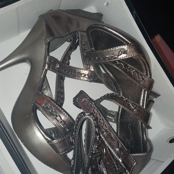 Heels - Picture 7 of 15